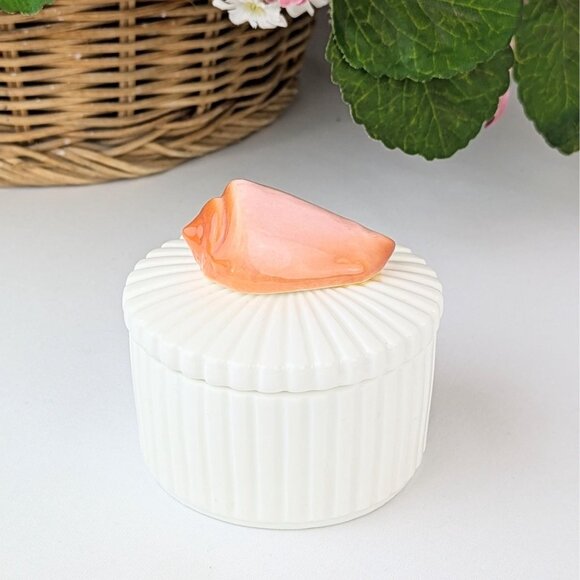 White Bone China Trinket Box with Peach Conch Shell Lid Coastal Elegant Keepsake - Picture 1 of 7